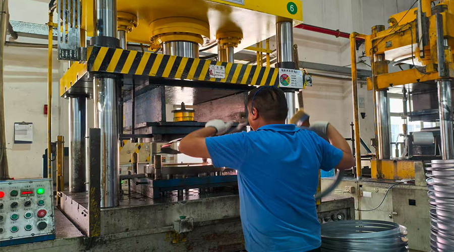 金環(huán)電器的滾筒干衣機(jī)如何適應(yīng)游艇、輪船等特殊海洋環(huán)境，確保高安全性和穩(wěn)定性？