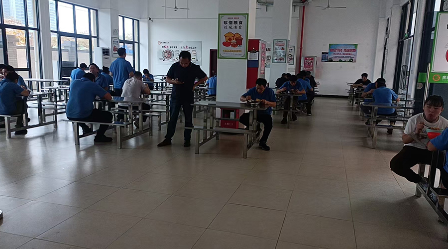 潔凈飯?zhí)檬刈o(hù)員工健康，金環(huán)電器夯實(shí)生產(chǎn)根基